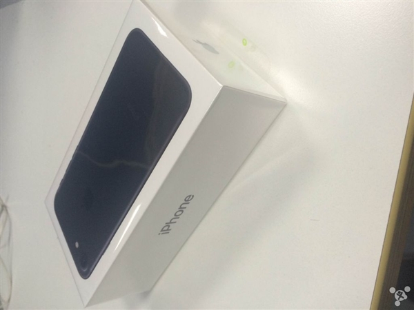 网友晒首批iPhone7开箱：黑色、玫瑰金成主流