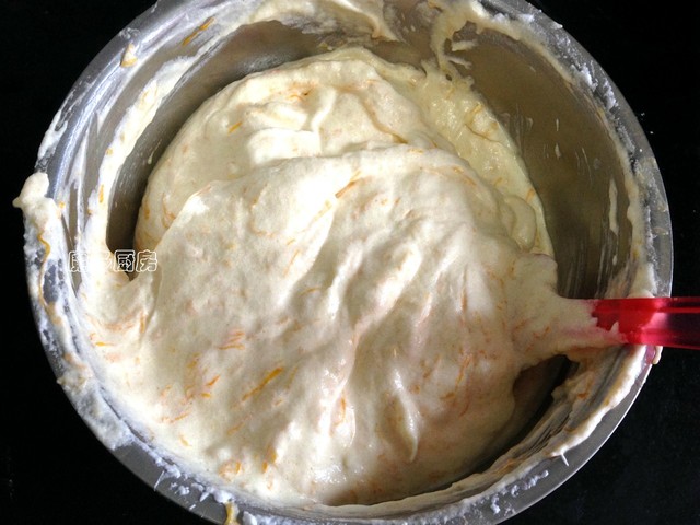 这个蛋糕不用油,选用健康食材,营养丰富老少皆宜,外面买不到的