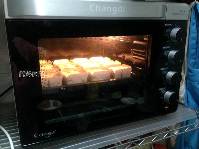 这个蛋糕不用油,选用健康食材,营养丰富老少皆宜,外面买不到的