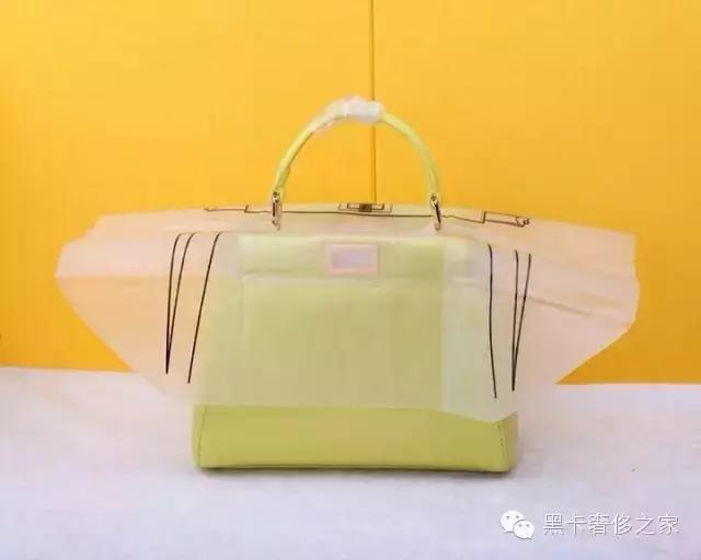 女生手中包包值多少钱看看反应就知道了