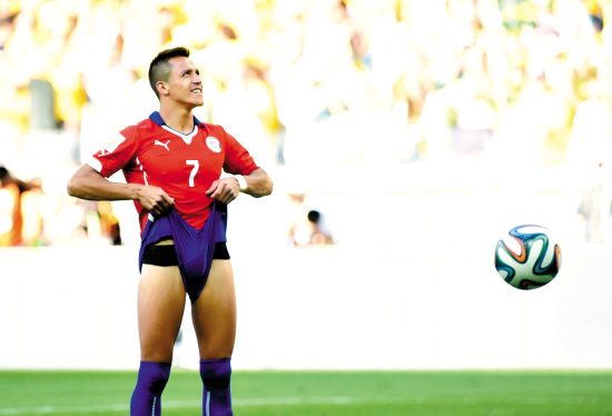 c罗大腿肌肉对比梅西,c罗的大腿有多粗