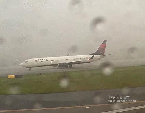 抄袭抗日神技，裤裆藏球。