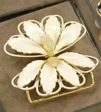 老房子里收藏有100万颗纽及巧手妈妈家族三代人缝缝补补的故事