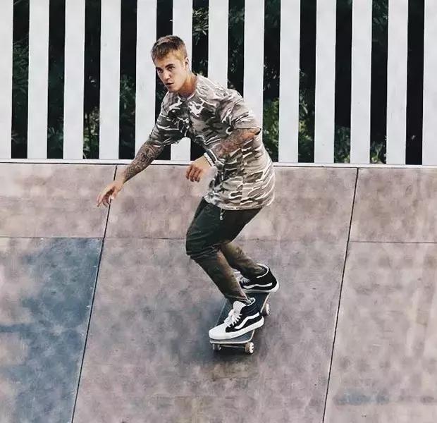 欧美高级感球鞋穿搭,明星们的球鞋穿搭