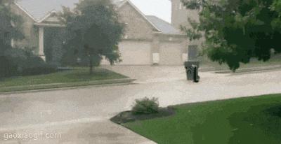 哎呀亲家母,不要不要我不要红包,别给我,你看你非要给我干嘛