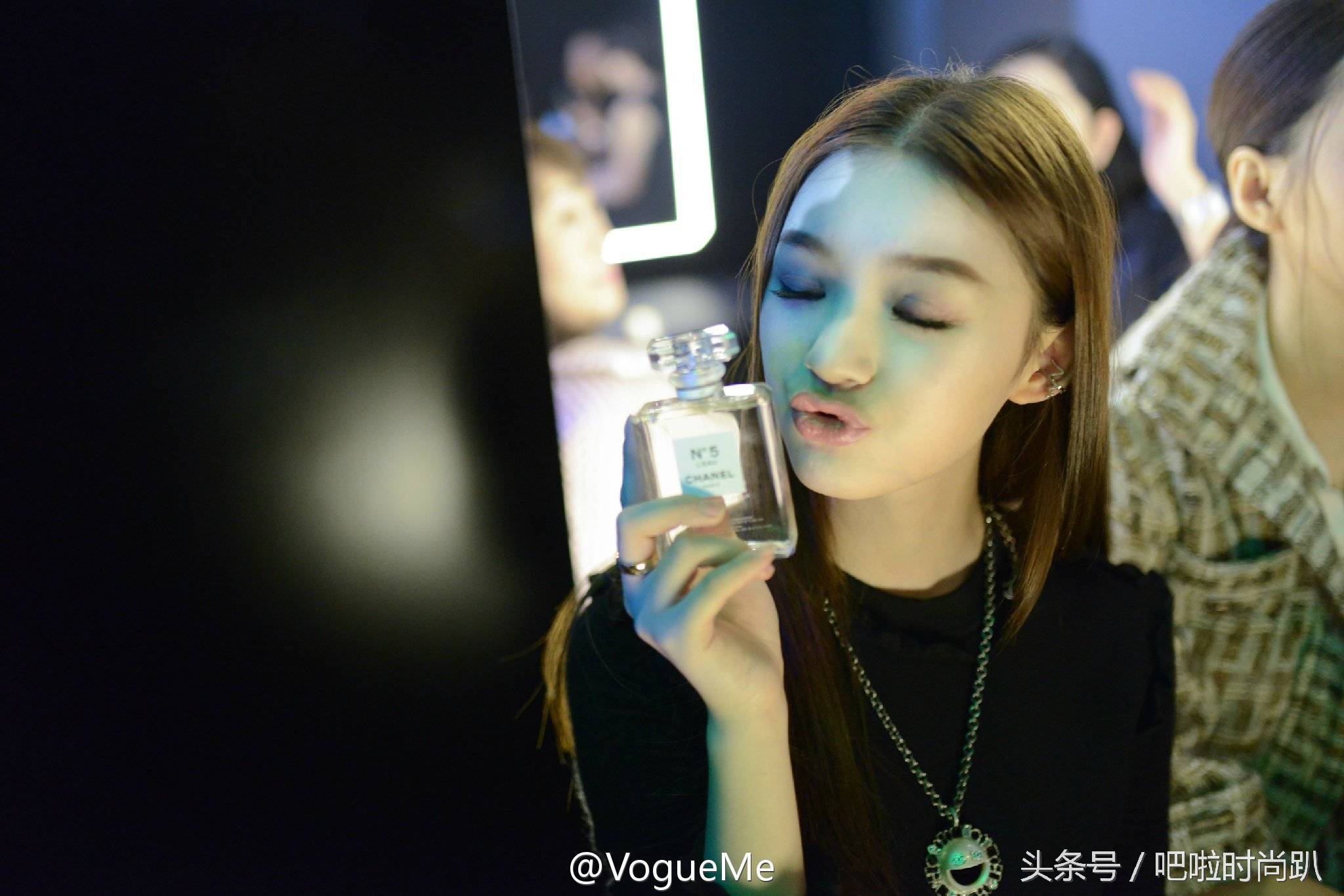 林允素颜嘟嘴,林允摆拍