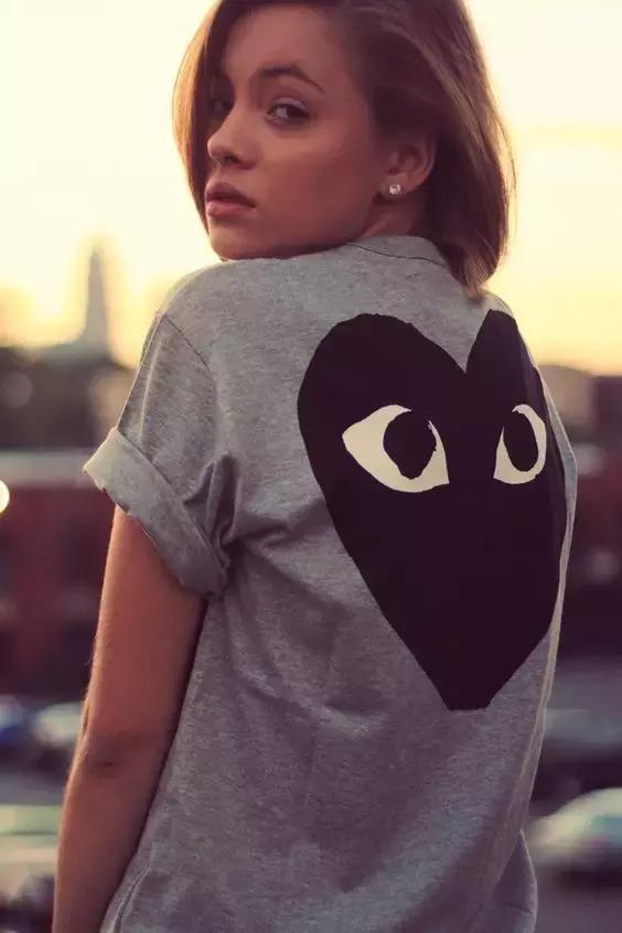 时日谈丨不仅仅是小红心川久保玲的解构主义风格探析