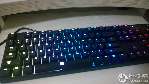国产轴请继续努力!曜越TteSPORTS波塞冬ZRGB背光机械键盘评测