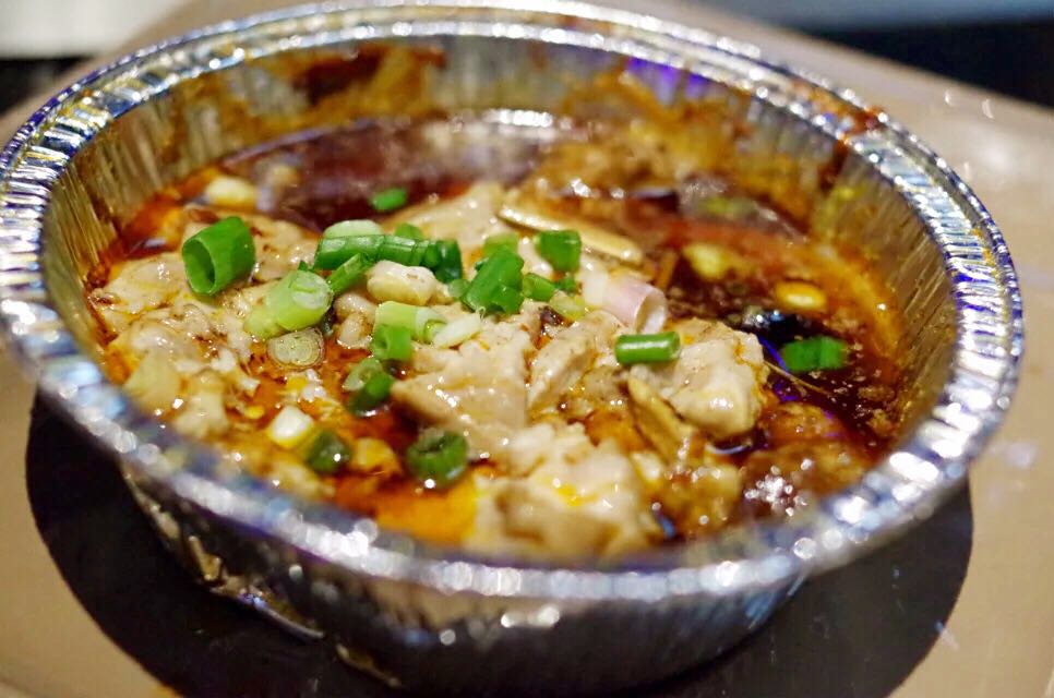 第一次吃烧烤串被惊艳,山洞里吃饭是一种什么体验