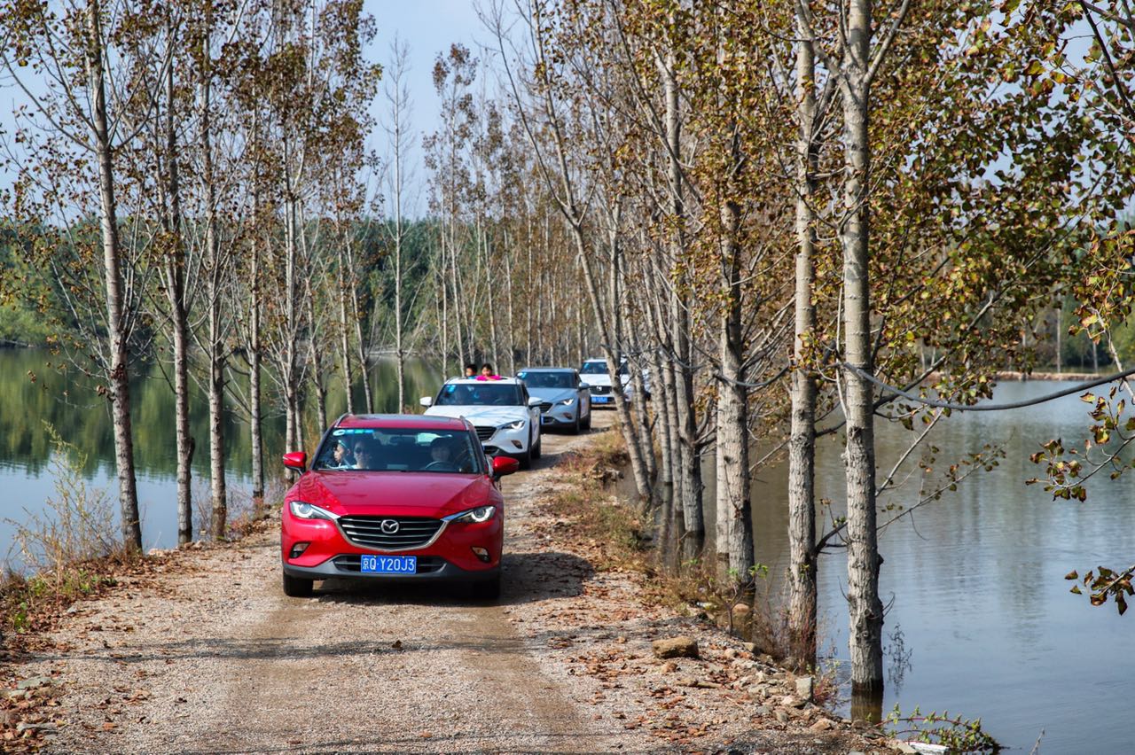 外观时尚经济油耗质量可靠suv,马自达2021款2.0cx4蓝天探索版