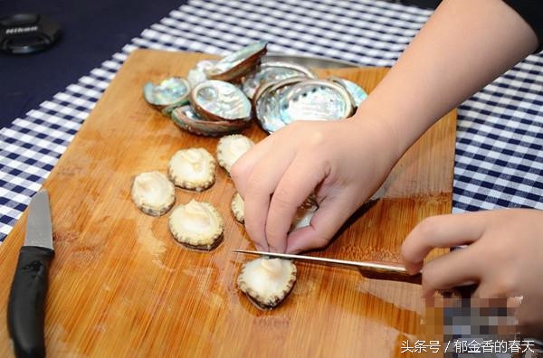原来这个就是鲍鱼的长相,我孤陋寡闻了。