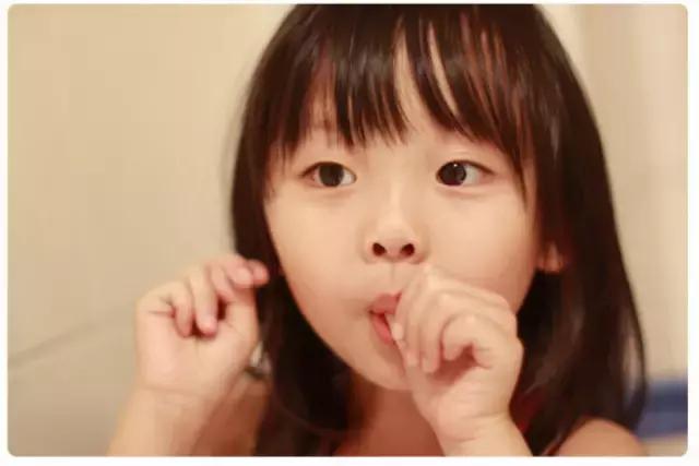 前牙有缝有什么说法吗,前牙有洞怎么补救