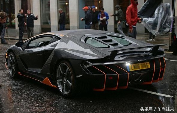 变形金刚5超帅的大黄蜂,变形金刚5里面的黑色越野车