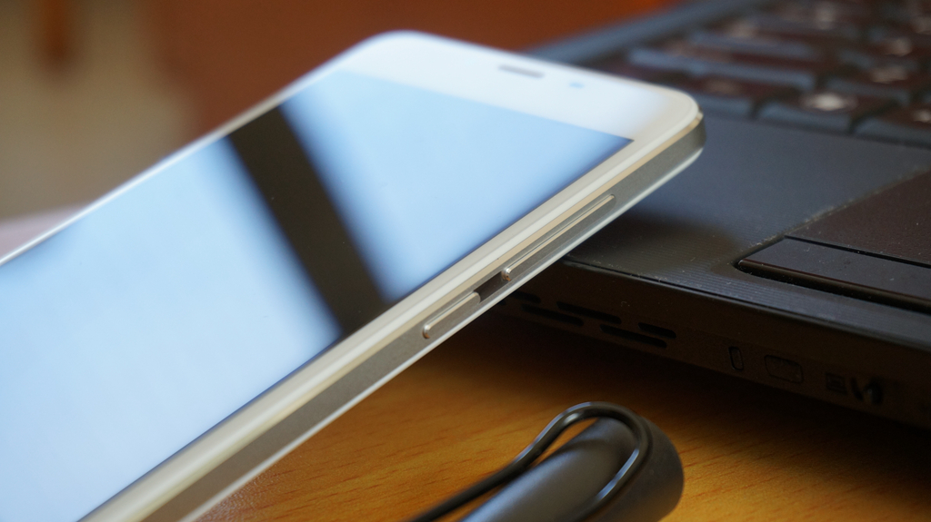 魅蓝手机u10,魅蓝u10白色