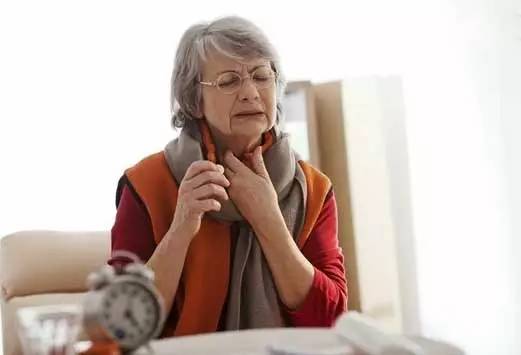 老人去吃喜宴突发心梗,65岁老人突发心梗