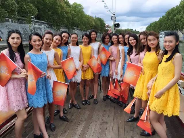 中华小姐海外之旅：许愿池边的东方少女