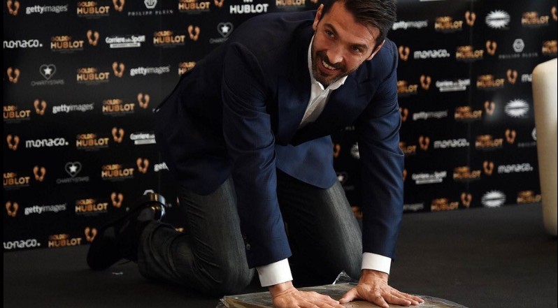 梅西与c罗的巅峰对决谁赢了,梅西和c罗第二次交锋谁赢了