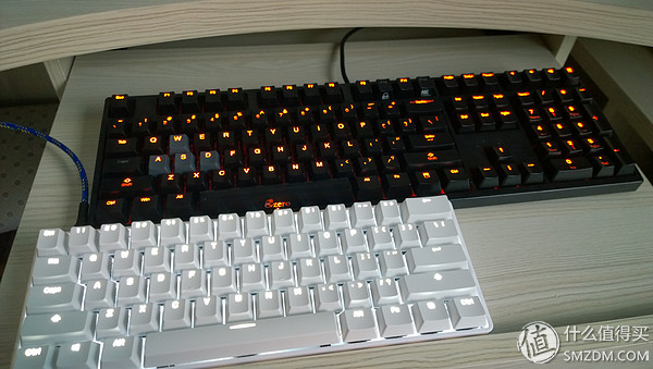 国产轴请继续努力！曜越TteSPORTS波塞冬ZRGB背光机械键盘评测