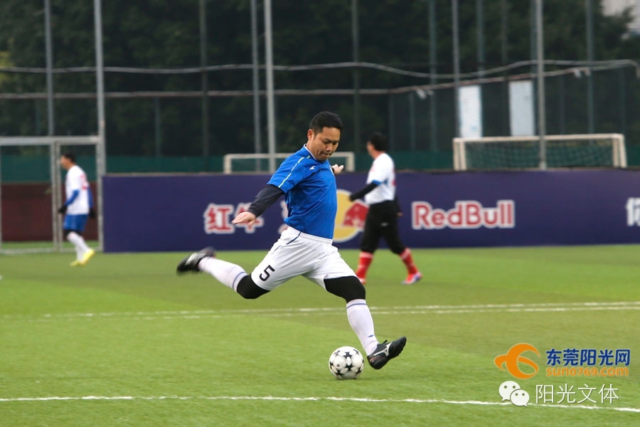 最高热情战胜最低气温红牛“贺岁杯”足球赛好疯狂