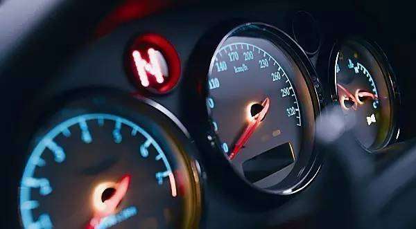 丰田隐藏功能揭秘，老司机表示目瞪狗呆