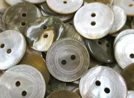 老房子里收藏有100万颗纽及巧手妈妈家族三代人缝缝补补的故事