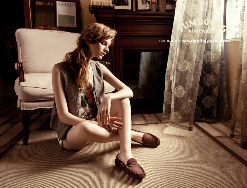 适合小个子冬天穿的雪地靴,腿短穿马丁靴还是雪地靴