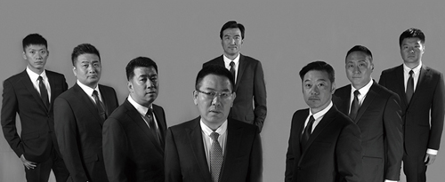 这群男人要用一套西服向简单粗暴的传统服装业宣战