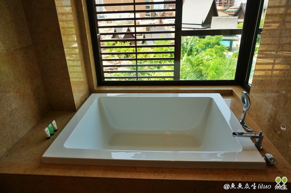 泡在三亚，一家度假酒店足以