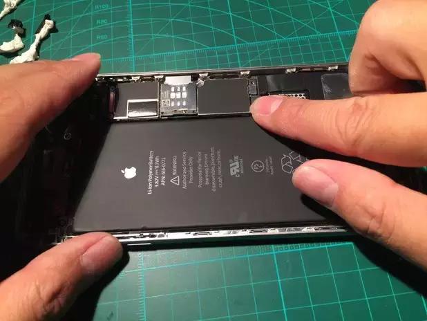 给苹果6s换4000毫安电池,iphone6plus更换电池