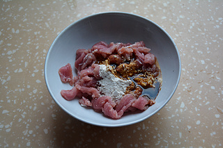 牛肝菌玉米笋炒肉,玉米笋炒肉的做法