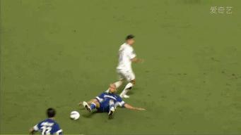 足球十大晃断腿动作,足球膝盖受伤恢复动作