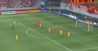 国足过人踩球被失误gif,国足5:1马来西亚gif