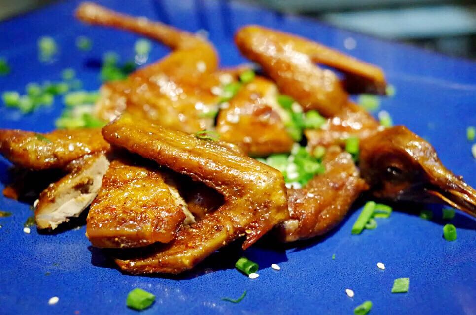 山洞里面吃烤肉,去深山老林烤串的最好地方