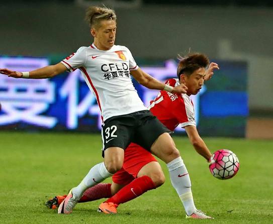 你知道国足输了，但你知道中国足坛还有一批高颜值球员吗？