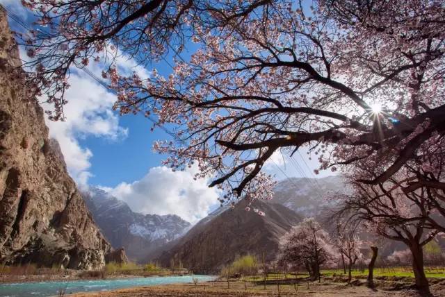 看头条后天就能从克拉玛依坐火车到喀什啦！