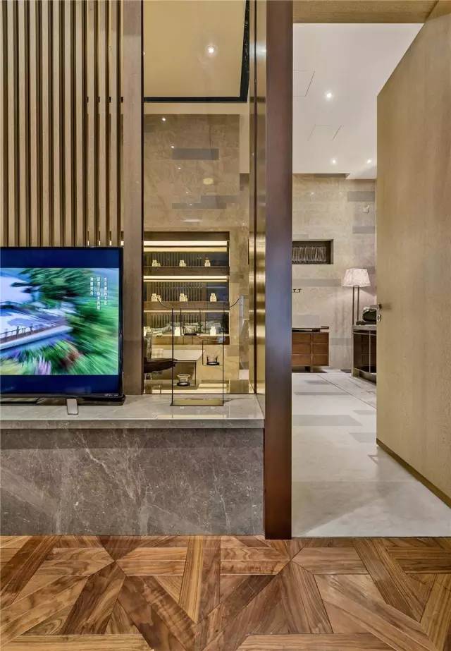 一处九间堂，梁志天、凌子达的不同演绎