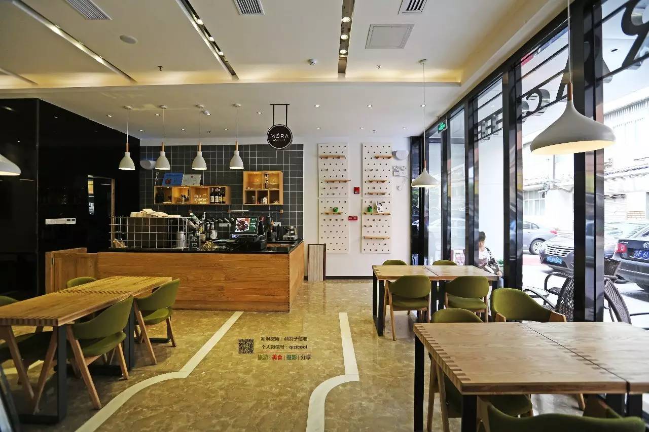 这一家酒店有门童，叫“白手套”。