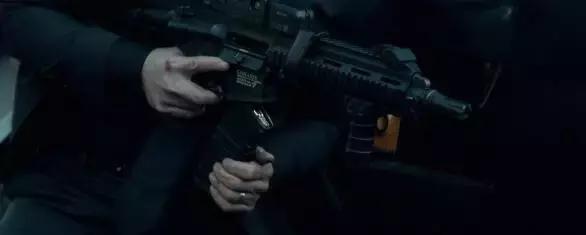 战术美学|《疾速追杀》的“枪械世界”