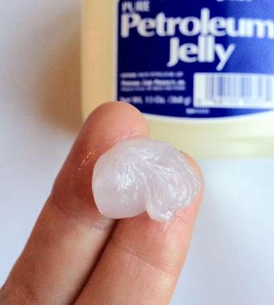 7个几乎没人知道的凡士林神奇功用，对女生来说真是实用到不行