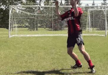 怎么分辨羽毛球场上的高手,分辨高水平运动员的动作