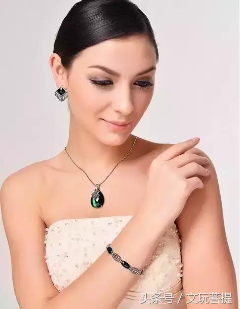 银饰品为什么会变黑,银饰品变黑了怎么办一招教你变新