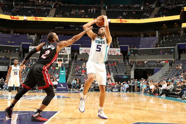 24分7篮板7助攻3抢断巴恩斯18分,巴恩斯极限三分压哨绝杀骑士