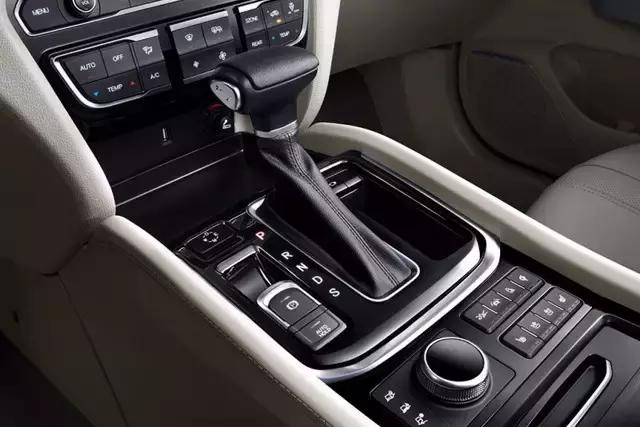 买不起汉兰达就看它颜值不输途昂,果断放弃汉兰达