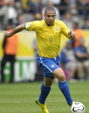 最著名的足球明星c罗,足球十大巨星c罗