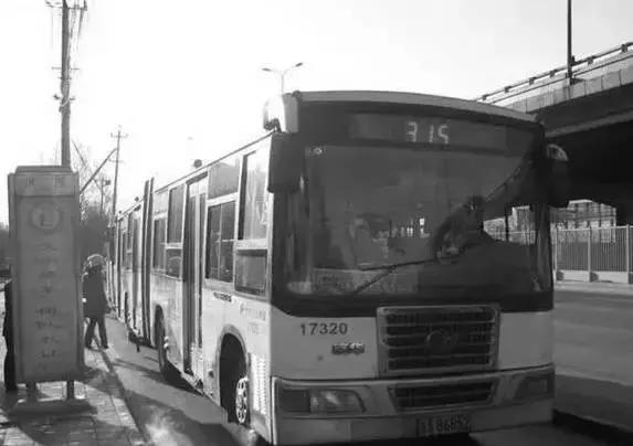 北京老司机开的碉堡公交线，坐过一条你就老了！