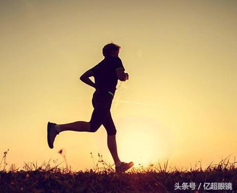 哪些场合不宜戴框架眼镜,出门戴框架眼镜还是隐形眼镜