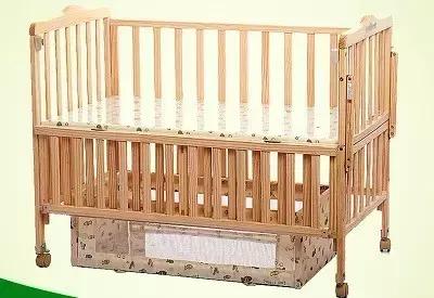 给6个月以上的宝宝挑选婴儿床,如何给宝宝选择安全的婴儿床