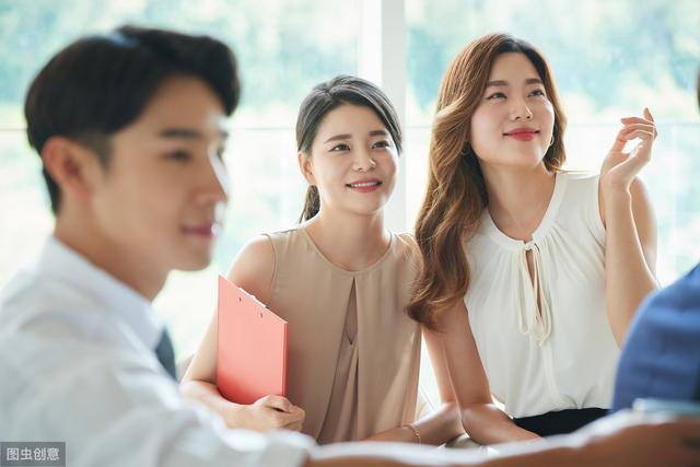 小说：他身家上千亿，在家里却成了家庭煮夫，每天给妻子倒洗脚水