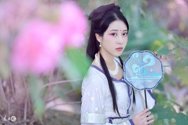 小说：本以为自己是唯一重生者，不料一男子身份成谜，她彻底慌了