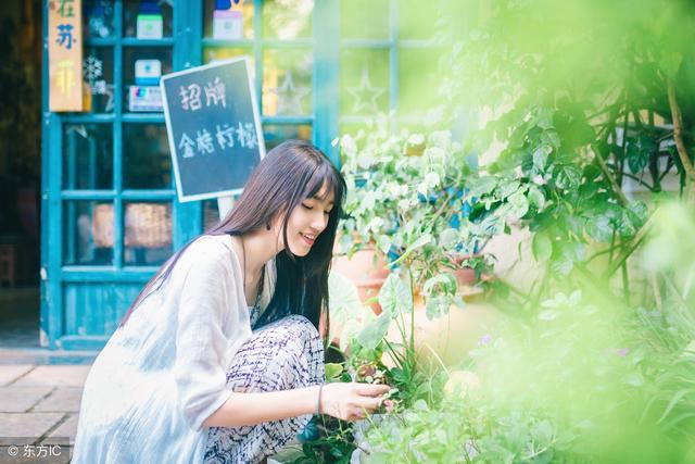 小说：下属被对手怒骂，美女副总敢怒不敢言，与闺蜜吐槽自己窝囊